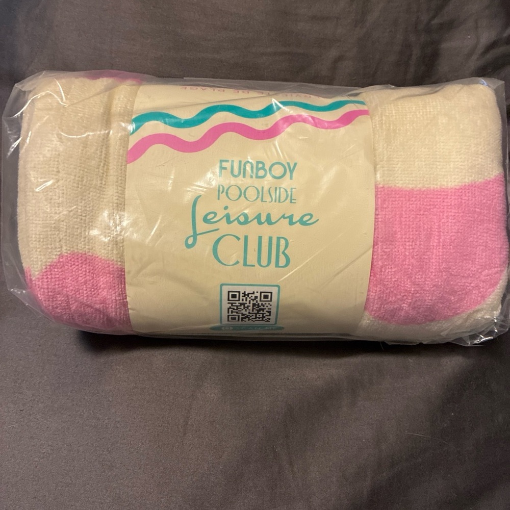 Fun Boy Poolside Leisure Club 100% Cotton 68 X 30 Beach Towel $49 MSRP